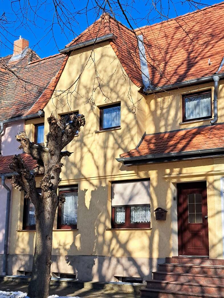 Doppelhaushälfte zum Kauf 200.000 € 8 Zimmer 120 m² 356 m² Grundstück frei ab sofort Bernburg Bernburg (Saale) 06406