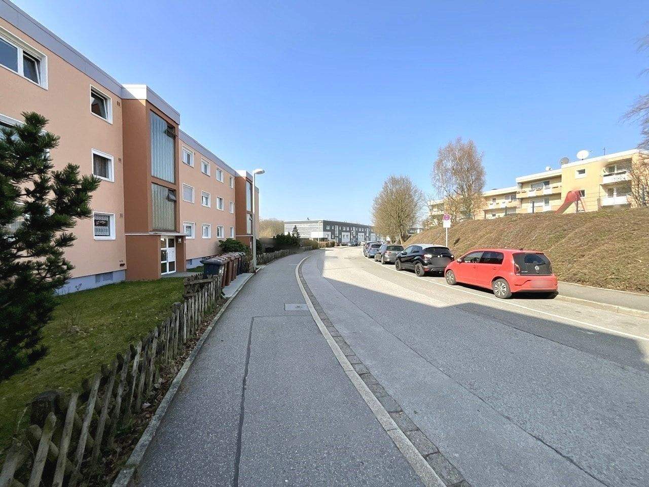 Immobilie in Ennepetal - Großzügiges Wohnen mit zwei Loggien in Ennepetal Voerde-Nord - Flexible Raumaufteilung für jede Lebensphase - Bild 2