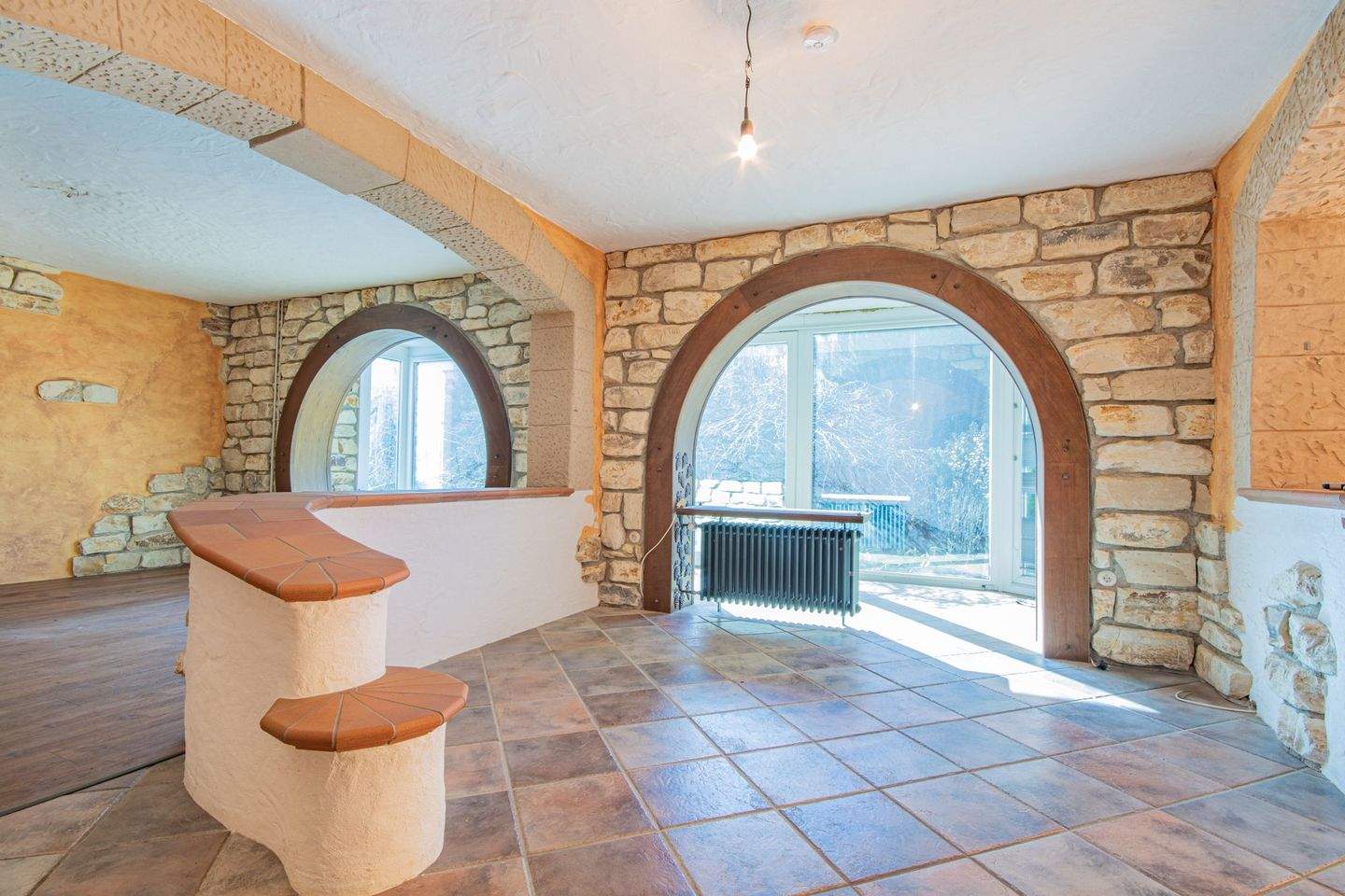 Immobilie in Waldshut-Tiengen - Großzügiges Zweifamilienhaus mit Garten, Wintergarten und viel Potenzial in ruhiger Lage in Tiengen - Ideal für Familien, Mehrgenerationenwohnen und W - Bild 2