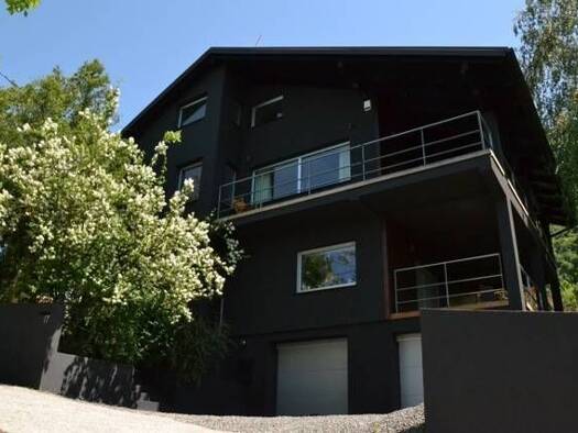 Einfamilienhaus zur Miete 2.200 € 7 Zimmer 240 m² 1.700 m² Grundstück Zaprešić 10290
