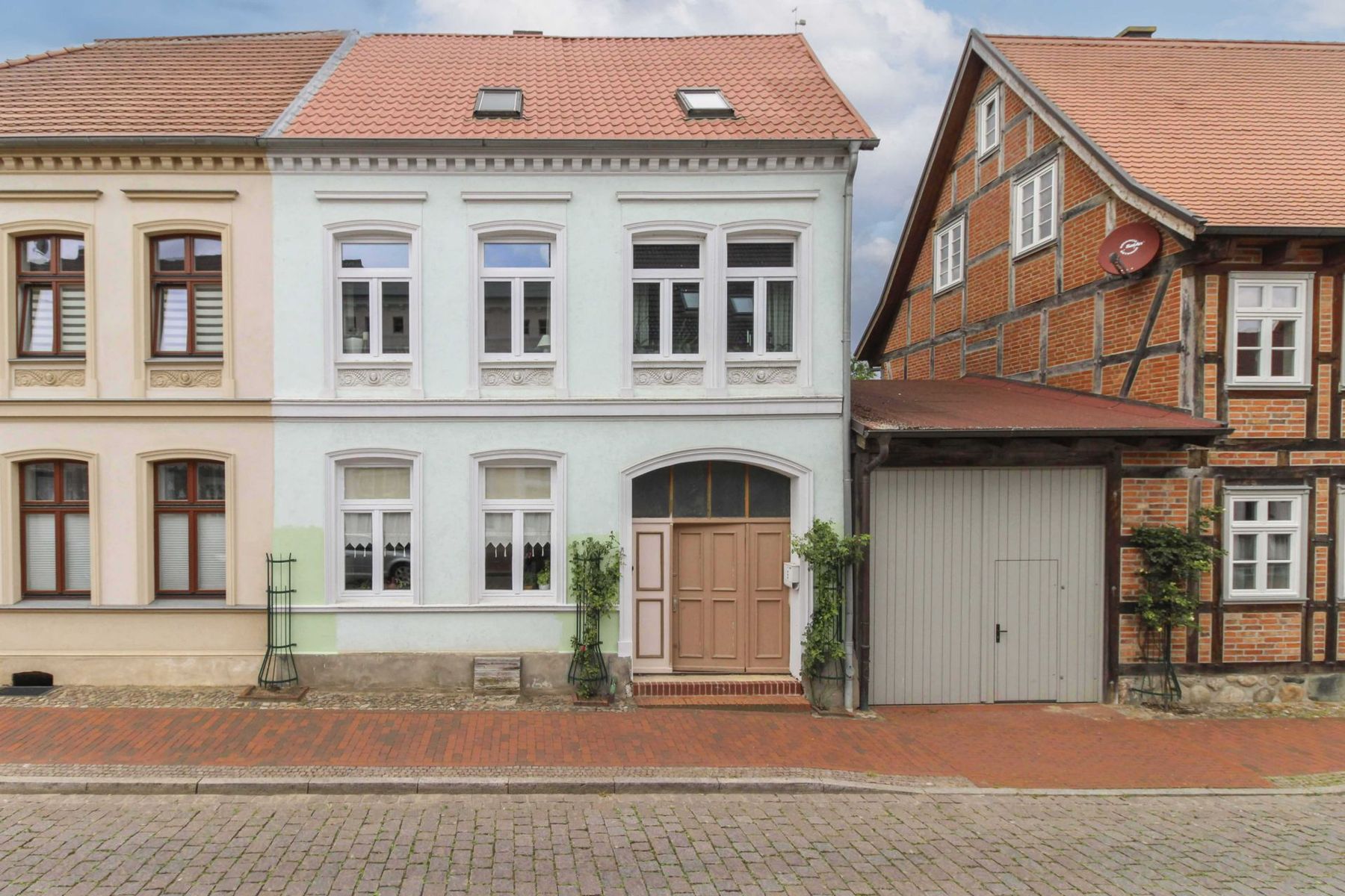 Doppelhaushälfte zum Kauf 249.000 € 4 Zimmer 156,3 m²<br/>Wohnfläche 242,3 m²<br/>Grundstück Parchim Parchim 19370