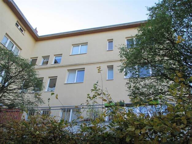 Wohnung zur Miete 375 € 2 Zimmer 50 m² Dachgeschoss, 3. Geschoss frei ab 01.11.2025 Gartenstraße 9 Güstrow Güstrow 18273