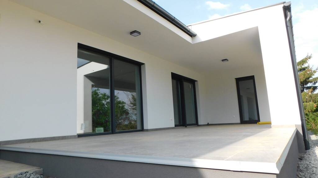 Haus zum Kauf - Erstbezug als Kapitalanlage geeignet 465.000 € 3 Zimmer 180 m² 1.889 m² Grundstück Cserszegtomaj  8372