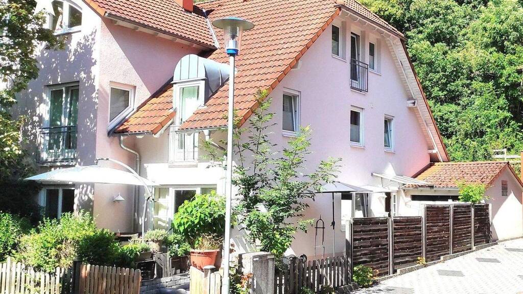 Doppelhaushälfte zum Kauf provisionsfrei 690.000 € 5,5 Zimmer 153,5 m² 186 m² Grundstück Staufen Staufen im Breisgau 79219