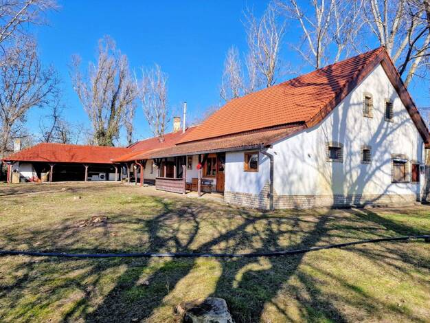 Bauernhaus zum Kauf 420.000 € 3 Zimmer 135 m² 14.317 m² Grundstück Bócsa 6235