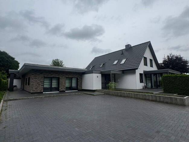 Haus zum Kauf 780.000 € 9 Zimmer 215,3 m² 766 m² Grundstück Holunderstraße 1 Elmshorn 25337