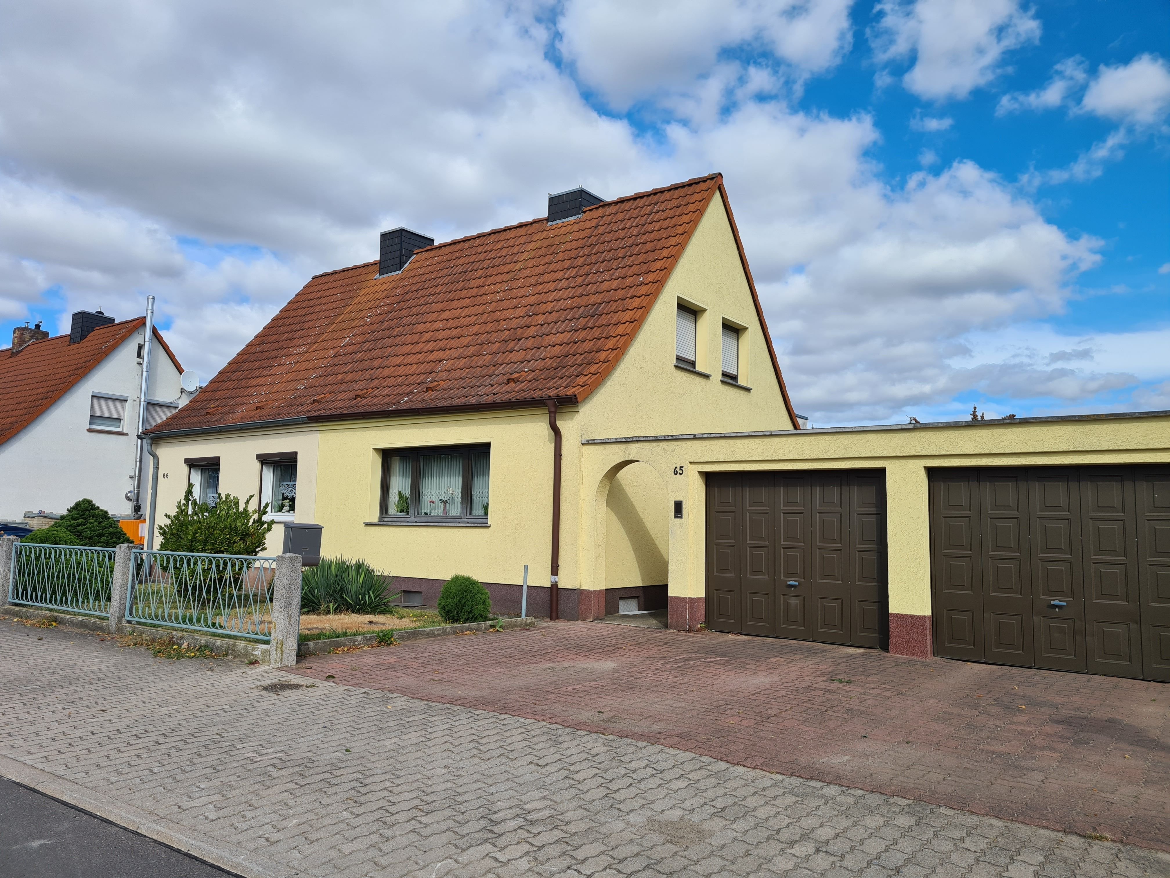 Haus zum Kauf provisionsfrei 195.000 € 4 Zimmer 80 m²<br/>Wohnfläche 900 m²<br/>Grundstück ab sofort<br/>Verfügbarkeit Merseburger Straße 65 Reinsdorf Landsberg 06188