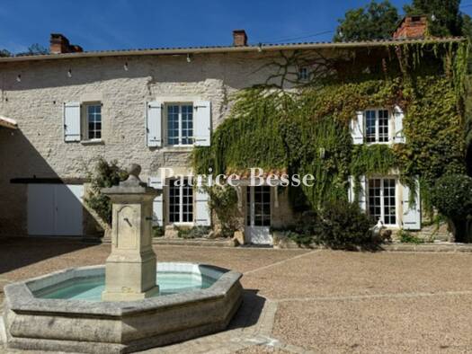 Reiterhof zum Kauf 1.495.000 € 49.337 m² Grundstück Saint Cybard-Houmeau Angoulême 16000