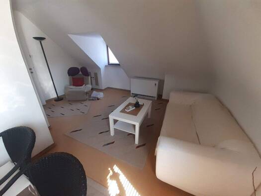 Wohnung zur Miete 530 € 2 Zimmer 38 m² 3. Geschoss frei ab 01.05.2026 Untertürkheim Stuttgart 70327