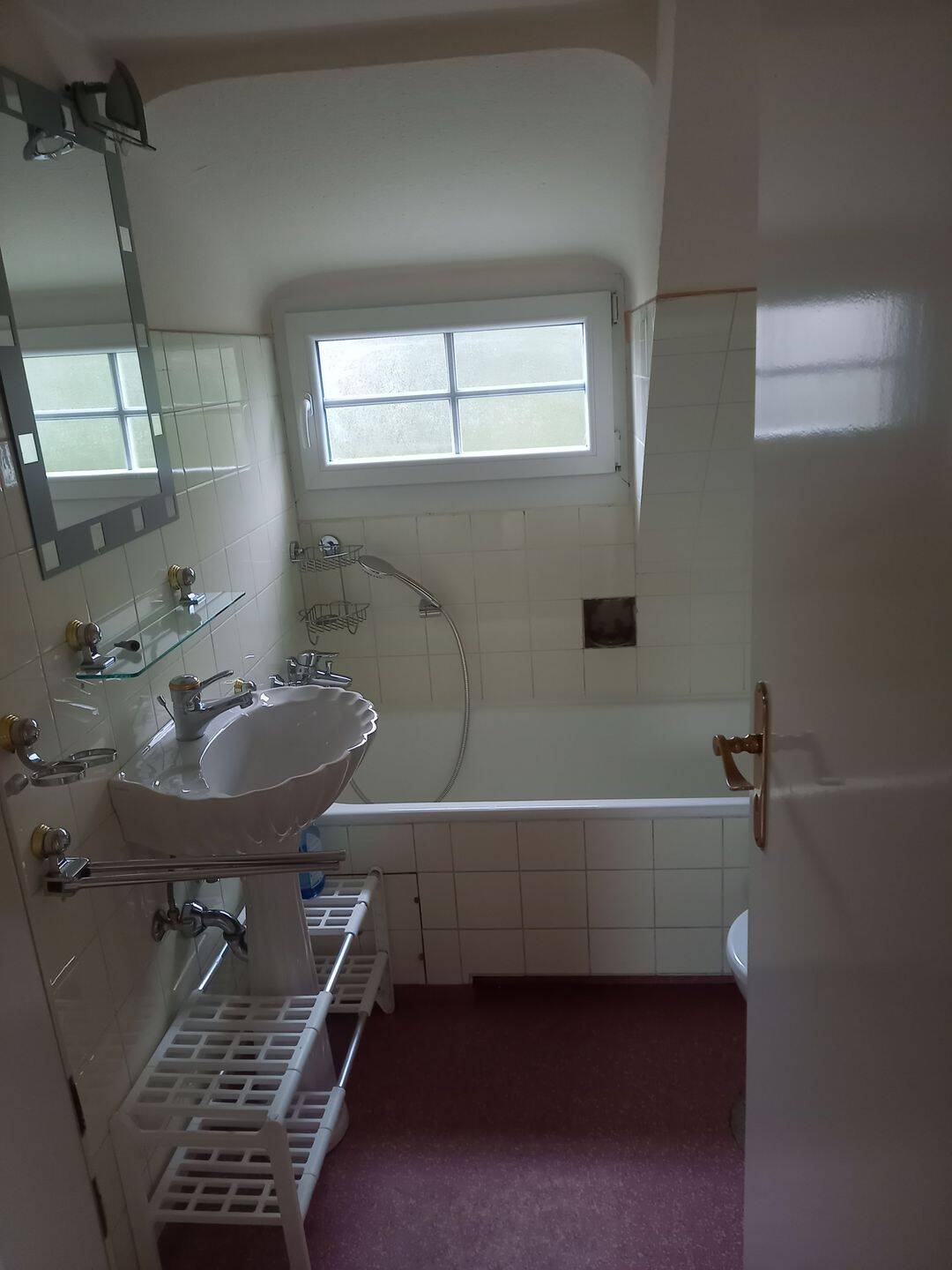 2 Zimmer Single Dachgeschoß Wohnung teilmöbliert in Jugendstilvilla in Behringersdorf – Schwaig bei Nürnberg – Vorschaubild 2