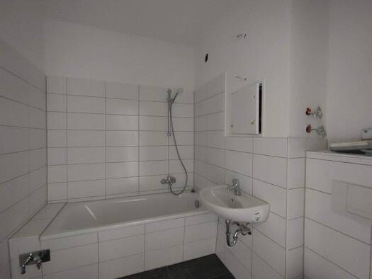 Wohnung zur Miete 253 € 2 Zimmer 48,6 m² 3. Geschoss frei ab 01.02.2026 Dietrich-Bonhoeffer-Straße 42 Zeitz 06712