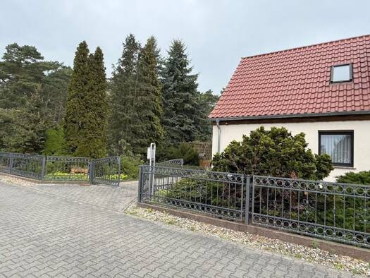 Doppelhaushälfte zum Kauf 95.000 € 2 Zimmer 80 m² 1.366 m² Grundstück frei ab sofort Griebo Wittenberg 06886