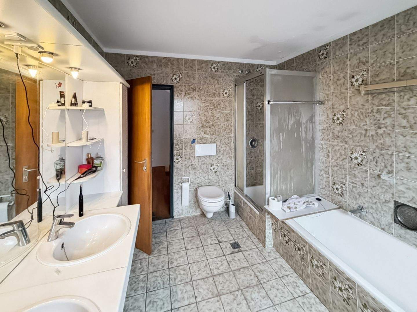 Immobilie in Schöngeising - Renovierungsbedürftige und familiengerechte Doppelhaushälfte in ruhiger Lage von Schöngeising - Bild 4