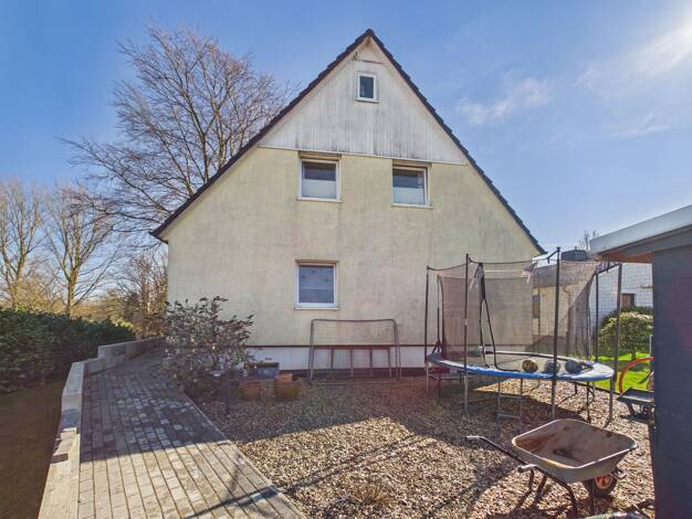 Einfamilienhaus zum Kauf 329.000 € 6 Zimmer 130 m² 1.054 m² Grundstück frei ab 01.07.2026 Bad Oldesloe, Glinde 23843