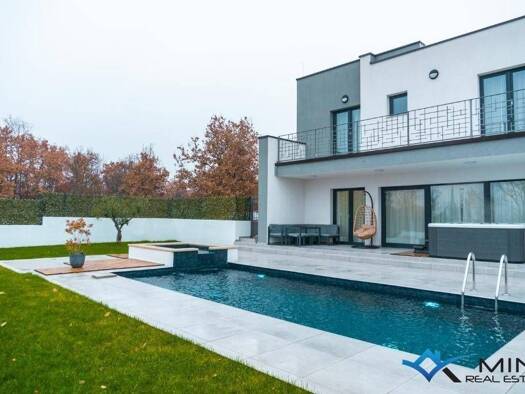 Einfamilienhaus zum Kauf 749.000 € 5 Zimmer 210 m² 592 m² Grundstück Poreč 52440