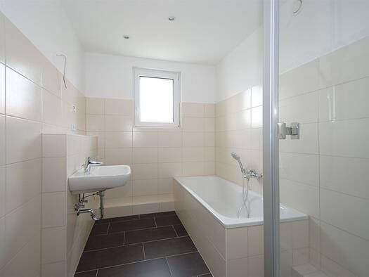 Wohnung zur Miete 446 € 2 Zimmer 59,5 m² 3. Geschoss frei ab sofort Paul-Suhr-Straße 48 Südstadt Halle (Saale) 06130