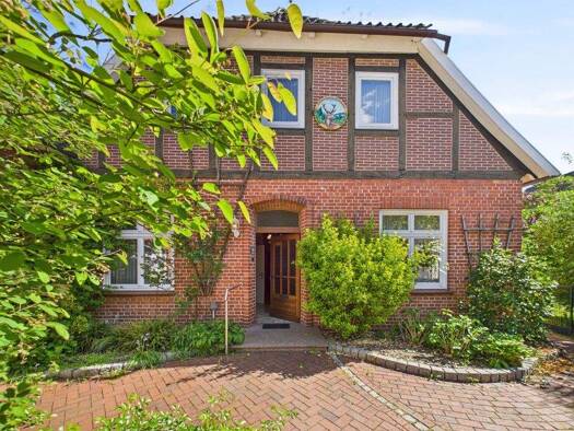 Haus zum Kauf 265.000 € 7,5 Zimmer 232 m² 1.001 m² Grundstück Hodenhagen 29693