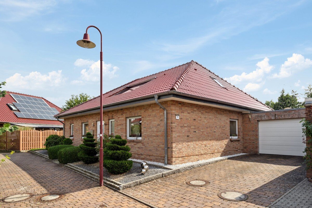 Bungalow zum Kauf 460.000 € 5 Zimmer 146 m²<br/>Wohnfläche 600 m²<br/>Grundstück Gronau Gronau (Leine) 31028