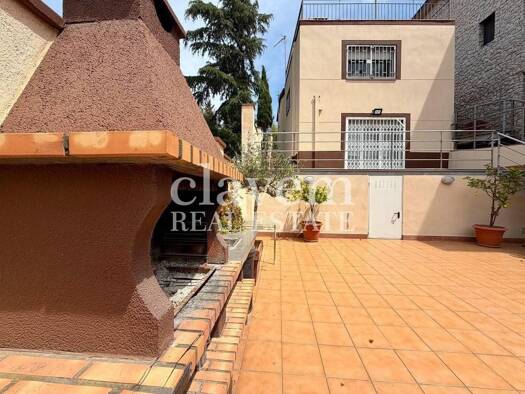 Chalet zum Kauf 687.000 € 3 Zimmer 137 m² 260 m² Grundstück Barcelona 08033