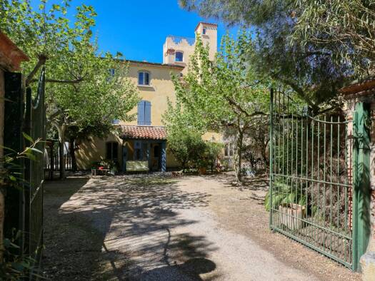 Haus zum Kauf 1.324.000 € 956 m² 4.633 m² Grundstück Claira 66530