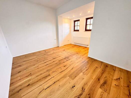 Wohnung zum Kauf provisionsfrei 259.000 € 3 Zimmer 65,4 m² 2 Geschosse frei ab sofort Erlanger Straße 11 Heßdorf 91093