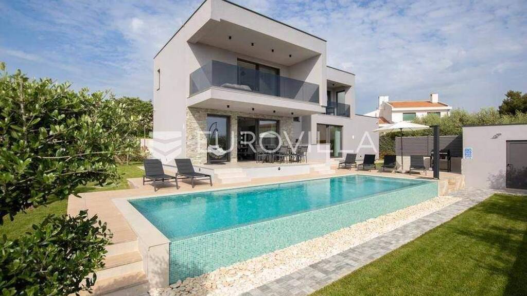 Haus zur Miete 4.000 € 4 Zimmer 224 m² Liznjan Liznjan