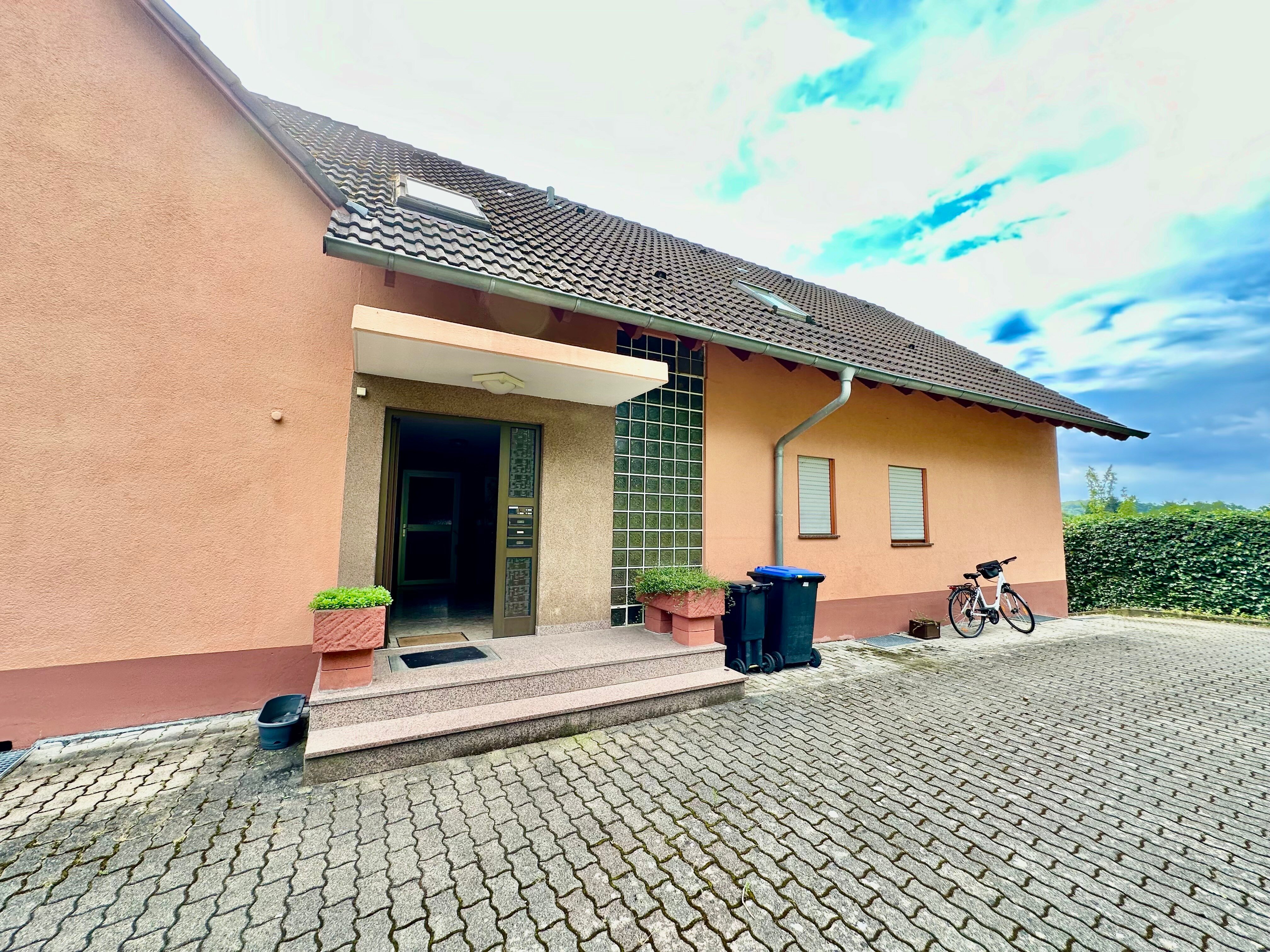 Mehrfamilienhaus zum Kauf 759.000 € 14 Zimmer 319 m²<br/>Wohnfläche 1.673 m²<br/>Grundstück Broggingen Herbolzheim 79336