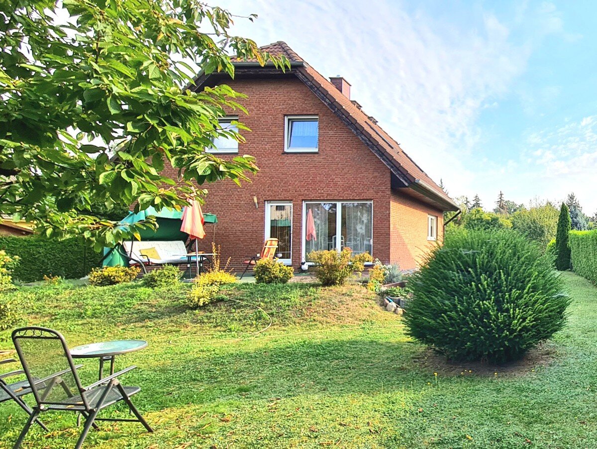 Einfamilienhaus zum Kauf 599.000 € 4 Zimmer 108 m²<br/>Wohnfläche 927 m²<br/>Grundstück Mahlsdorf Berlin / Mahlsdorf 12623