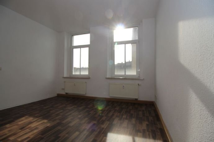 Wohnung zur Miete 233,35 € 2 Zimmer 46,7 m²<br/>Wohnfläche 3.<br/>Geschoss ab sofort<br/>Verfügbarkeit Leibnizstraße 26 Südvorstadt Plauen 08527