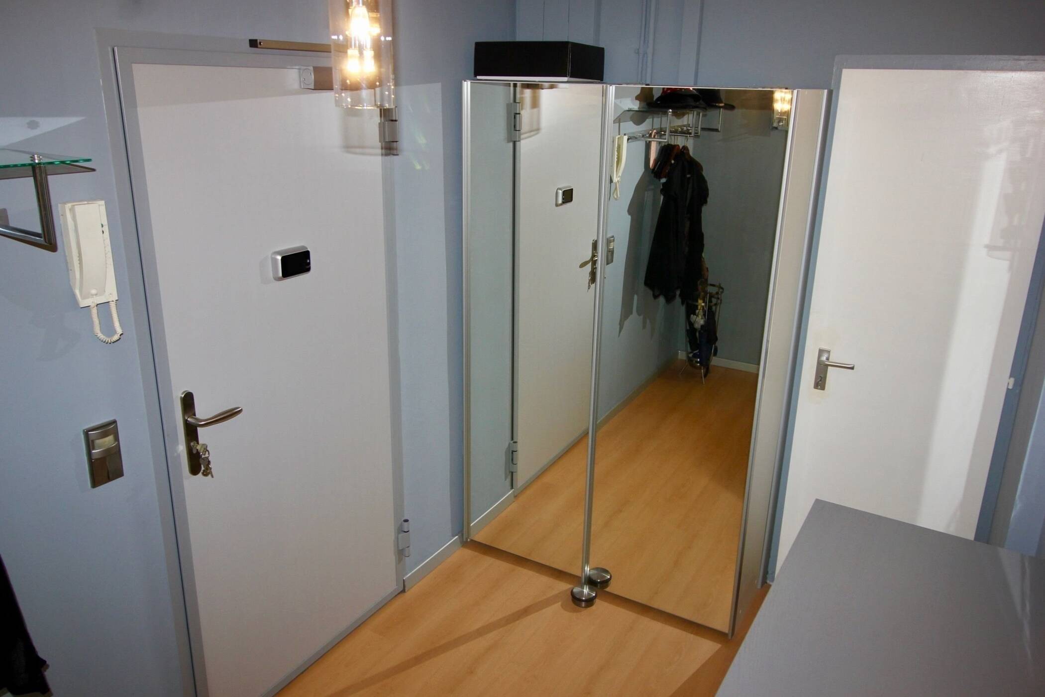 WEITBLICK Luxuswohnung - 2 Balkone - 2 CHICE Bäder - Whirlpool - mitten auf der legendären REEPERBAHN - aussergewöhnlich + besonders – Hamburg – Vorschaubild 28