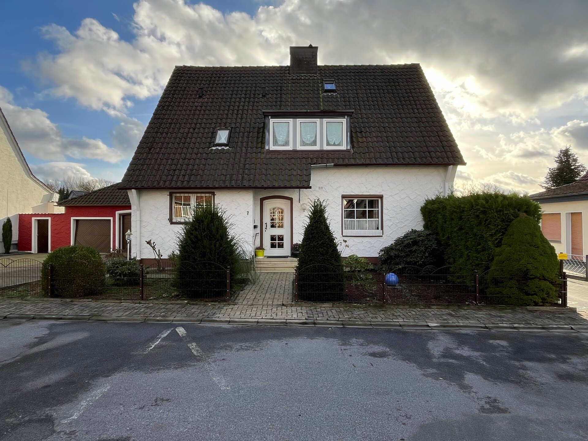 Einfamilienhaus zum Kauf 280.000 € 4,5 Zimmer 138 m²<br/>Wohnfläche 715 m²<br/>Grundstück Dissen Dissen am Teutoburger Wald 49201