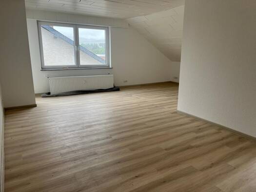 Wohnung zur Miete 750 € 3 Zimmer 90 m² Geschoss 2/3 frei ab 01.04.2026 Thür 56743