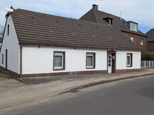 Haus zum Kauf 205.920 € 572 m² Grundstück frei ab sofort Am Kolk 34 Repelen Moers 47445