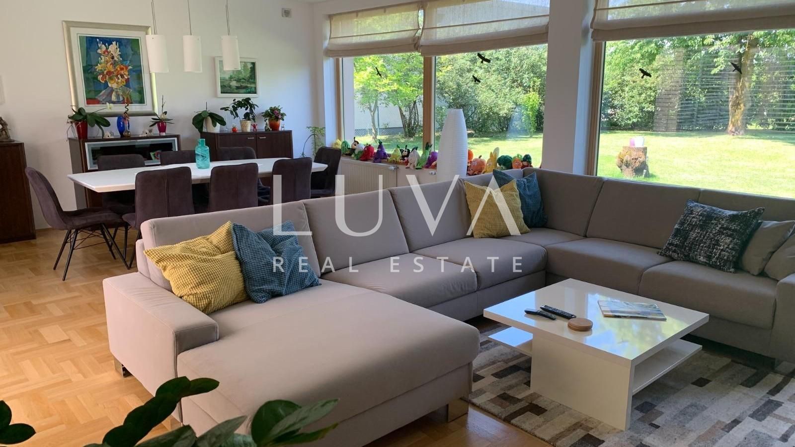 Haus zum Kauf 795.000 € 9 Zimmer 354 m²<br/>Wohnfläche Mala Mlaka