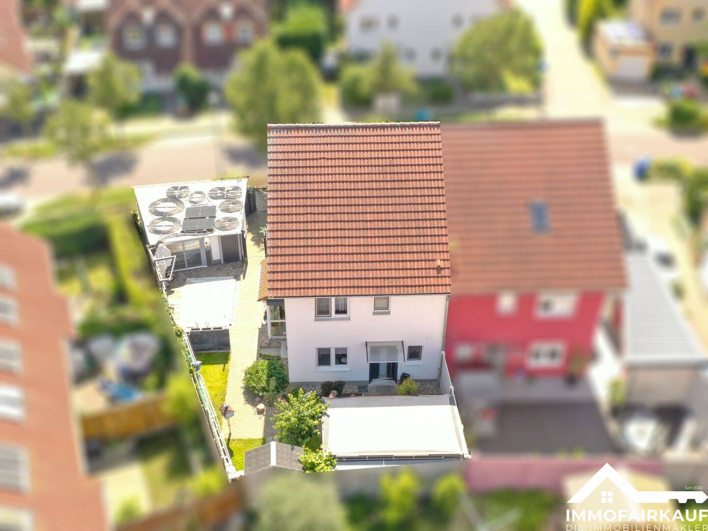 Doppelhaushälfte mit Garten, Pool und Familienkomfort
