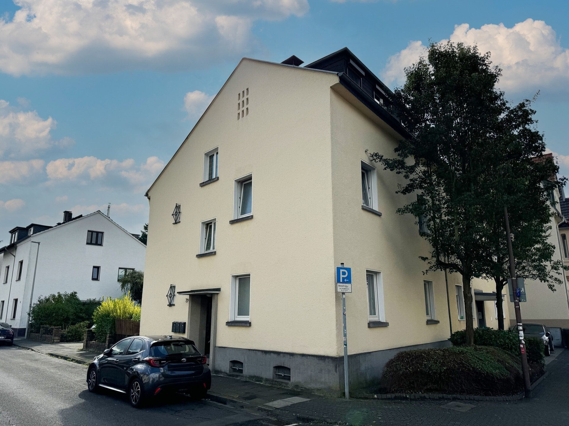 Mehrfamilienhaus zum Kauf 398.000 € 8 Zimmer 145 m²<br/>Wohnfläche 238 m²<br/>Grundstück Wahllokal 20 Siegburg 53721