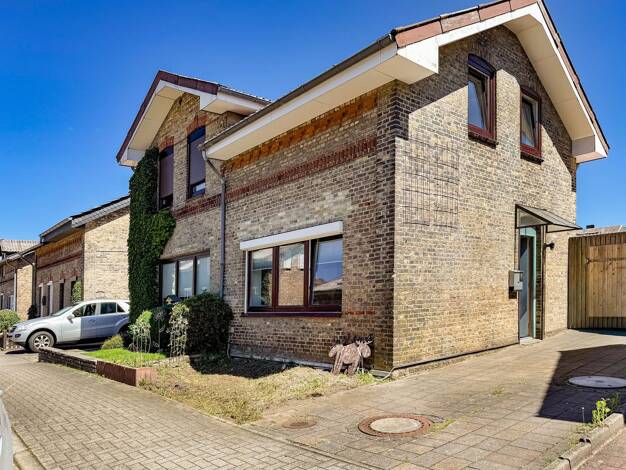 Doppelhaushälfte zum Kauf 259.000 € 4 Zimmer 90 m² 352 m² Grundstück Schleswig 24837