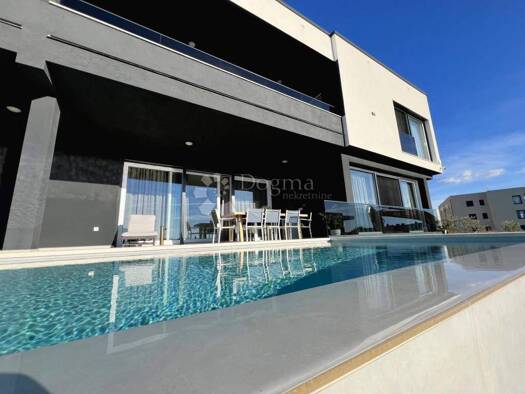 Haus zur Miete 4.000 € 7 Zimmer 240 m² Stari Medulin