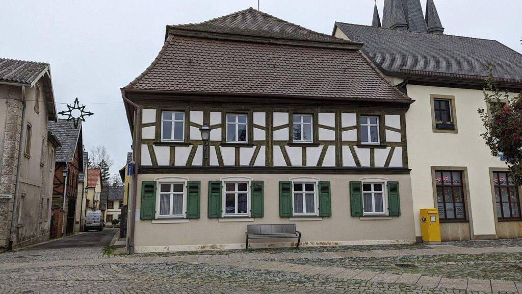Einfamilienhaus zur Miete 2.150 € 9 Zimmer 280 m² 200 m² Grundstück Marktplatz 17 Baunach 96148