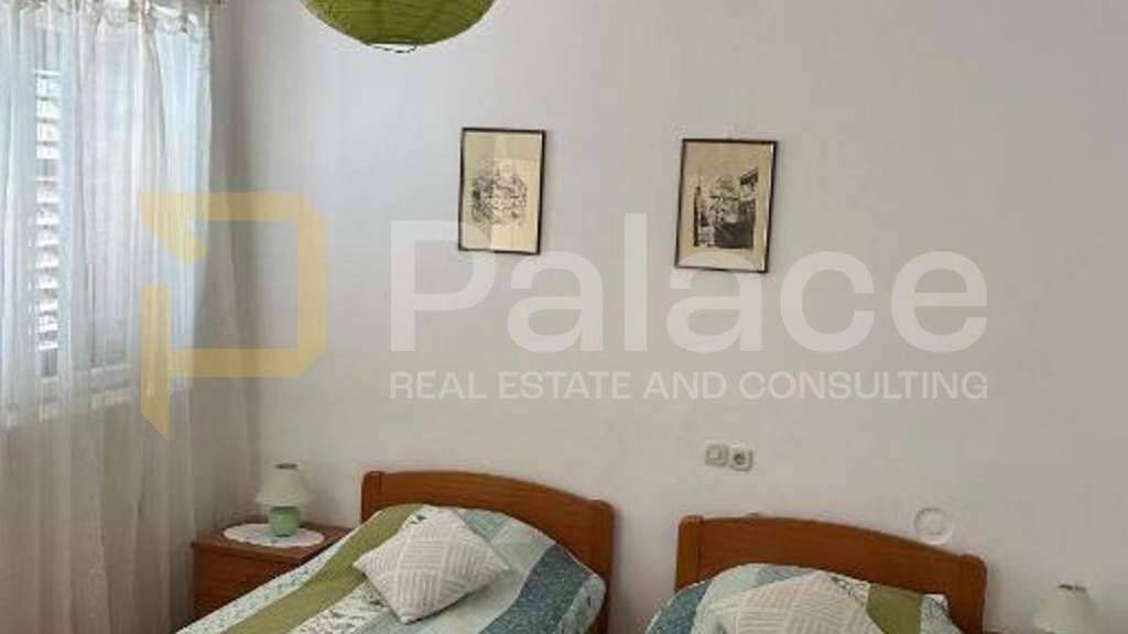 Haus zur Miete 250 € 6 Zimmer 180 m² Sibenik