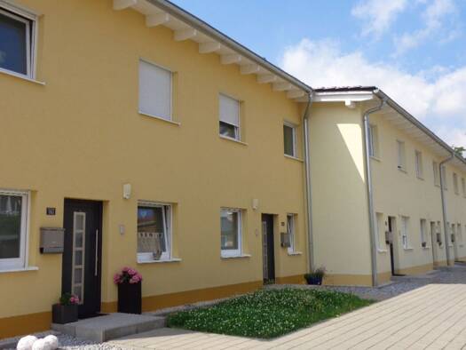 Reihenmittelhaus zur Miete 927 € 4 Zimmer 97 m² 112 m² Grundstück frei ab sofort Naumburg Naumburg (Saale) 06618