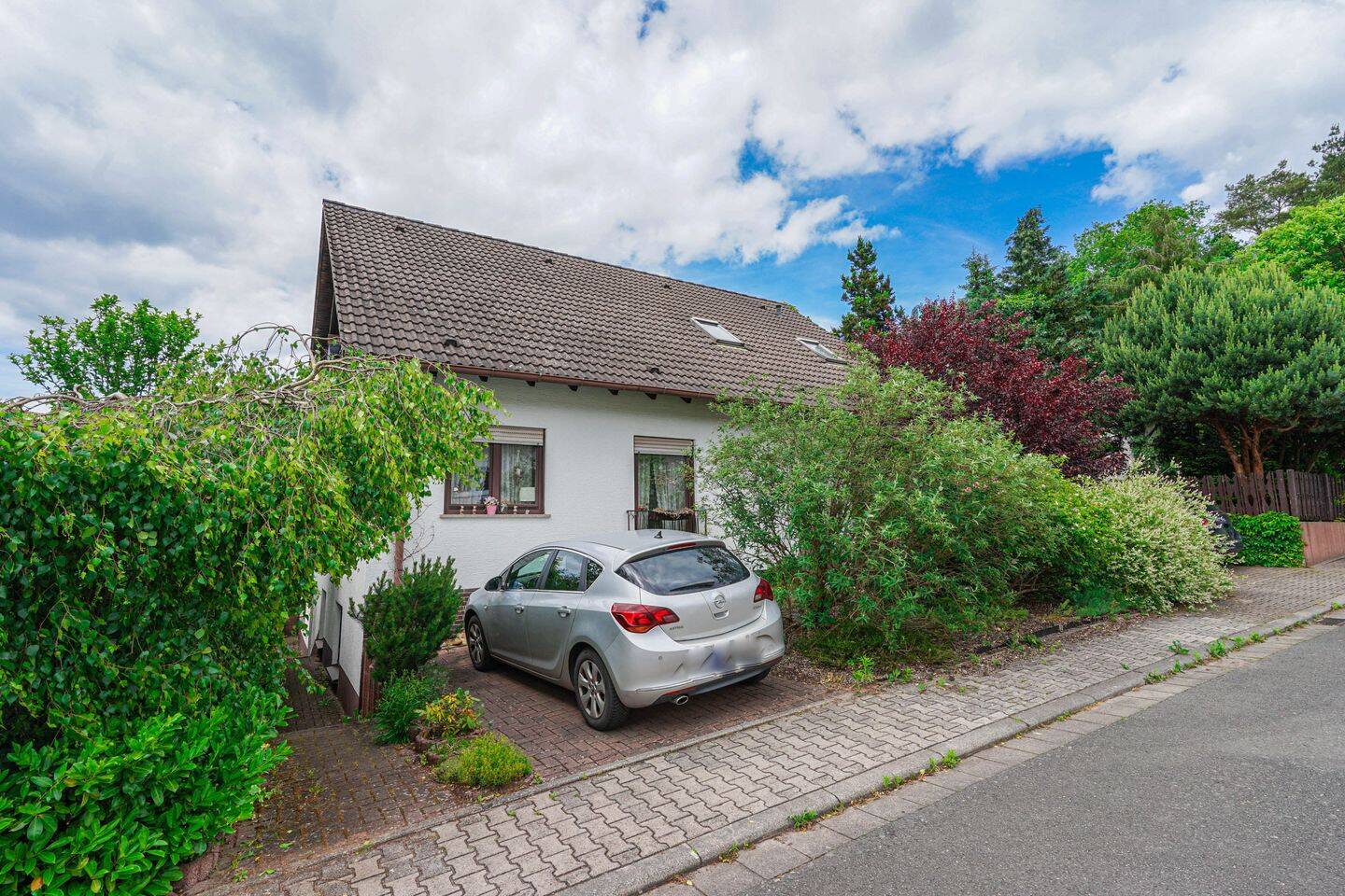 Immobilie in Mehlingen - Großzügiges Einfamilienhaus mit Einliegerwohnung – Schöne Südterrasse, Garten, Garage, Carport, Stellplatz & tol-lem Grundstück in gehobener Wohnlage - Bild 1