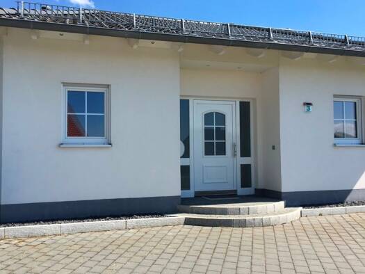 Bungalow zur Miete 1.300 € 3,5 Zimmer 110 m² 742 m² Grundstück frei ab sofort Günching Velburg 92355