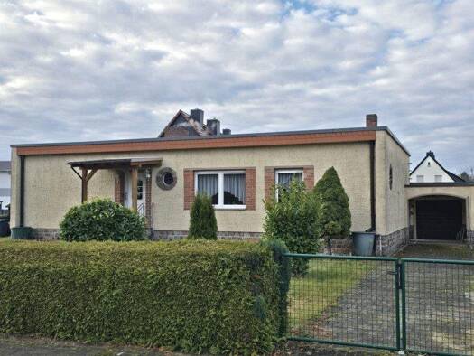 Einfamilienhaus zum Kauf 265.000 € 110 m² 645 m² Grundstück Bitterfeld Bitterfeld-Wolfen 06749