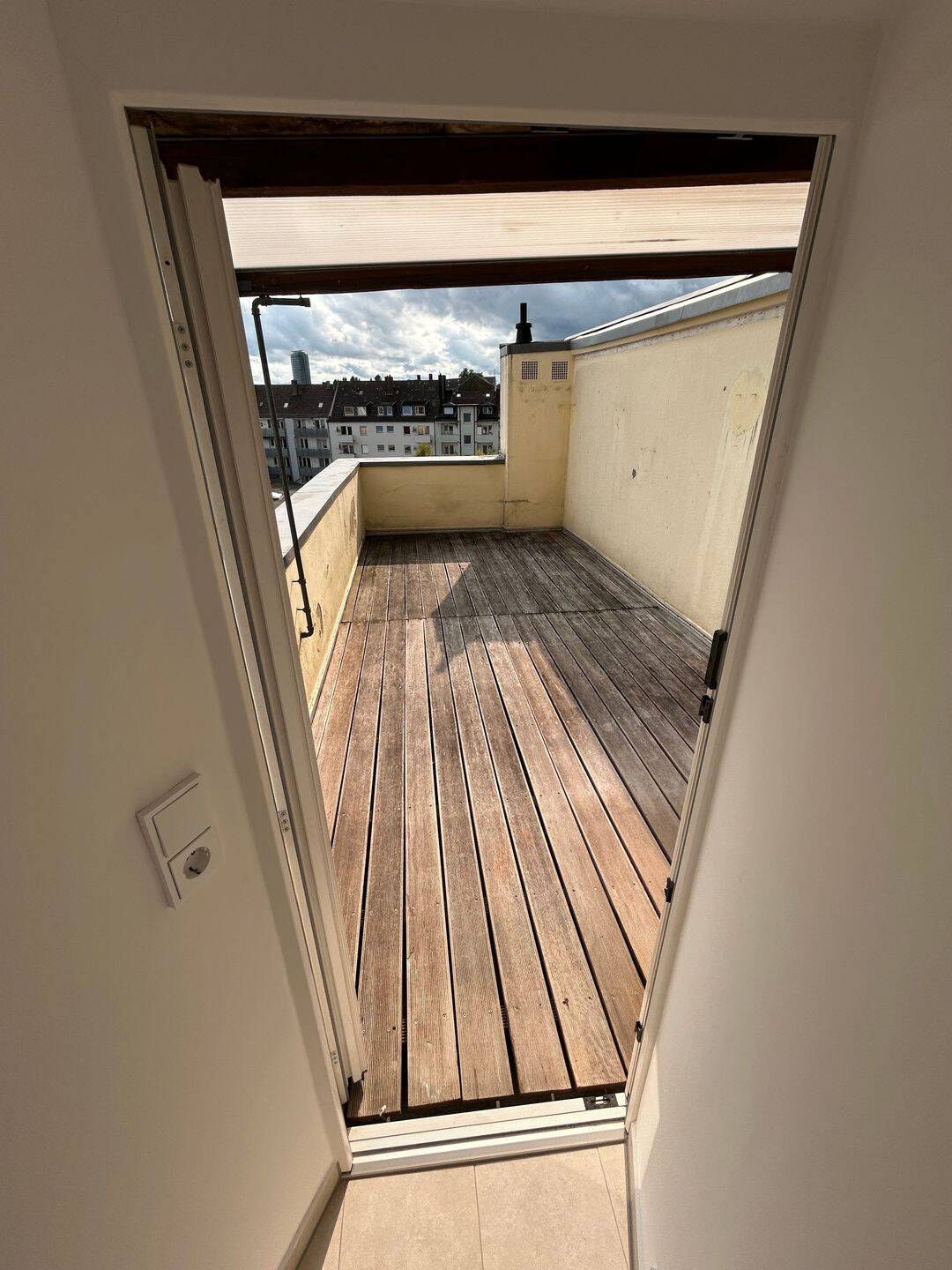 Hochwertig kernsanierte 79m² 3-Zimmer-Wohnung mit 18m² Dachterrasse und Einbauküche – Schloßstraße 80, 40477 Düsseldorf – Vorschaubild 15