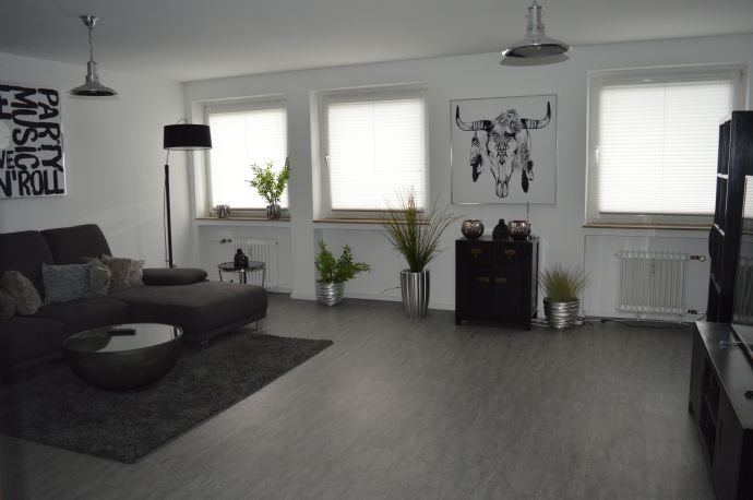 Wohnung zur Miete 520 € 2 Zimmer 90 m²<br/>Wohnfläche 3.<br/>Geschoss ab sofort<br/>Verfügbarkeit Altstadt Düsseldorf 40213