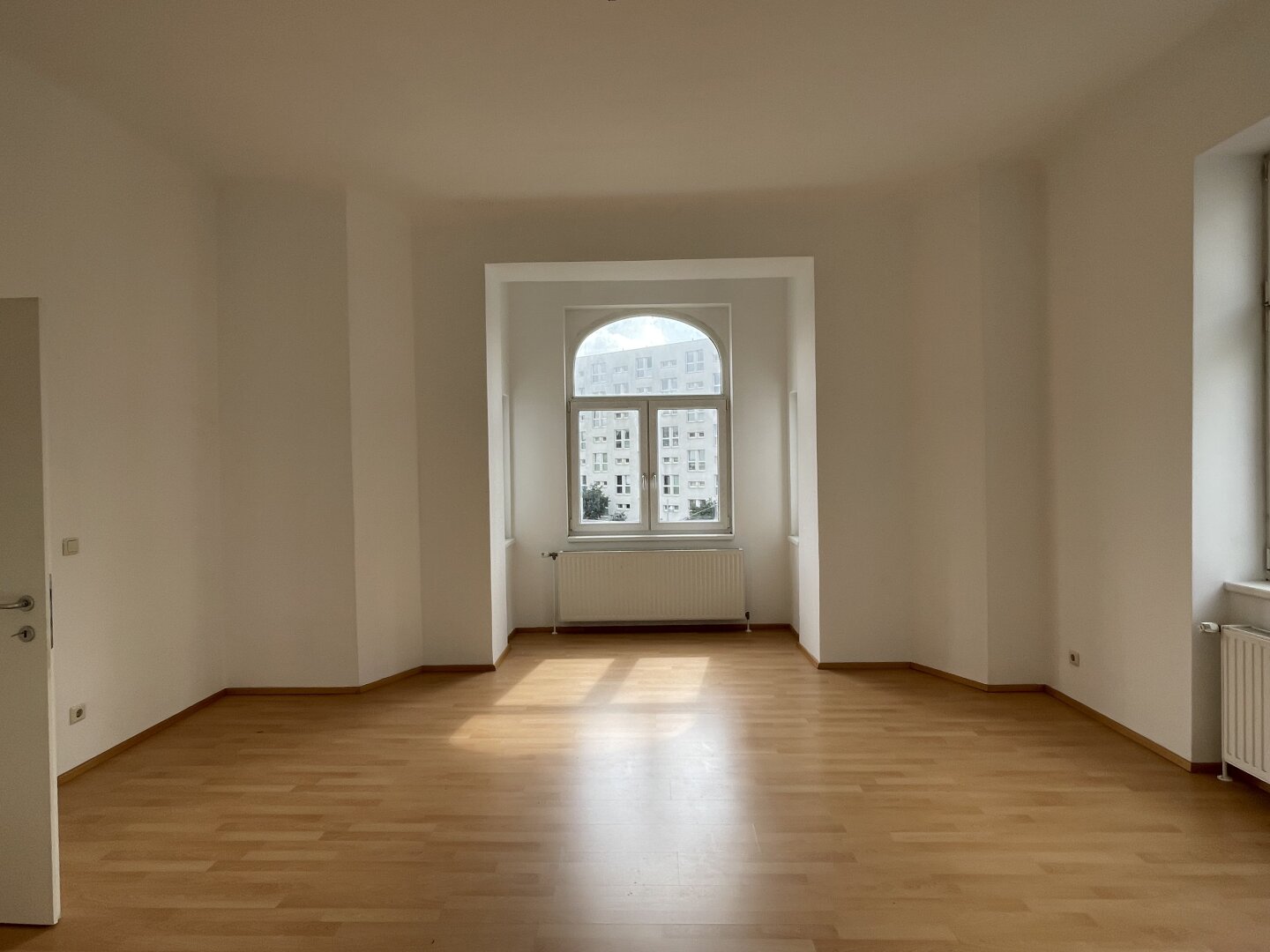 Wohnung zur Miete 850 € 2 Zimmer 3.<br/>Geschoss 01.04.2025<br/>Verfügbarkeit Ausstellungsstraße Wien 1020