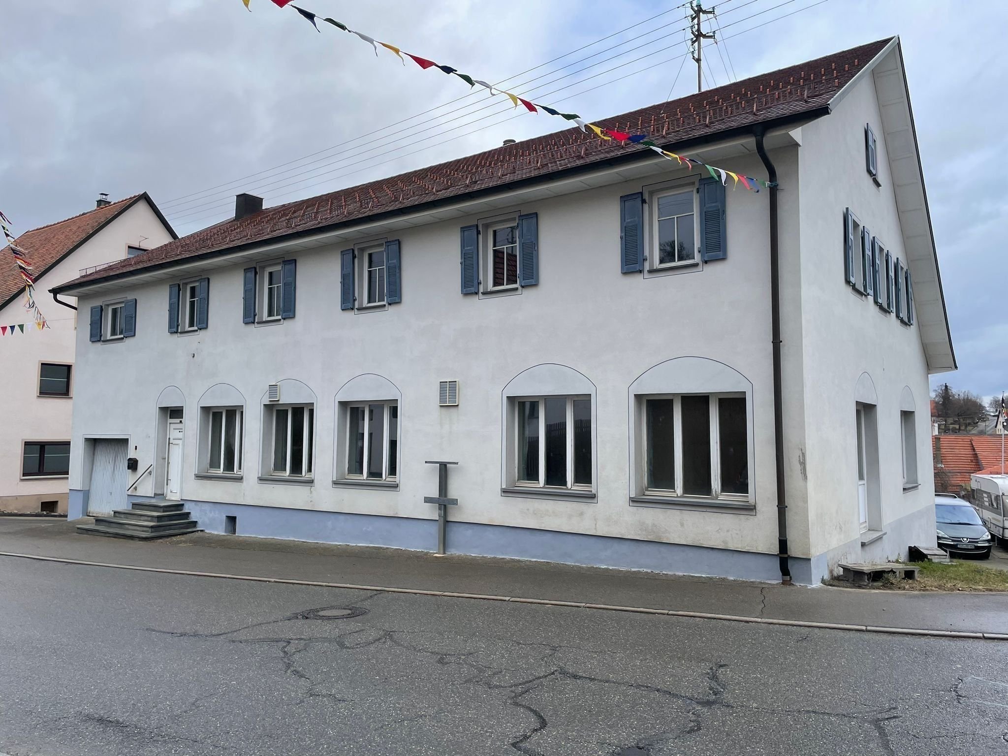 Haus zum Kauf 280.000 € 7 Zimmer 317,1 m²<br/>Wohnfläche 392 m²<br/>Grundstück ab sofort<br/>Verfügbarkeit Böttingen 78583