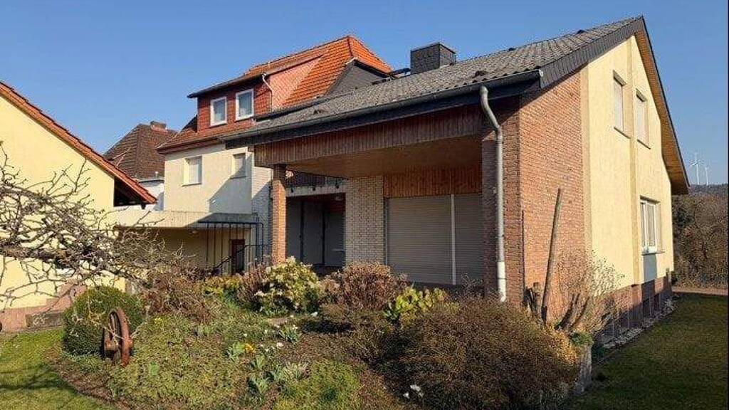 Immobilie in Heringen - Mehrfamilienhaus mit 2 Garagen in beliebter Wohnlage von Wölfershausen - Bild 0