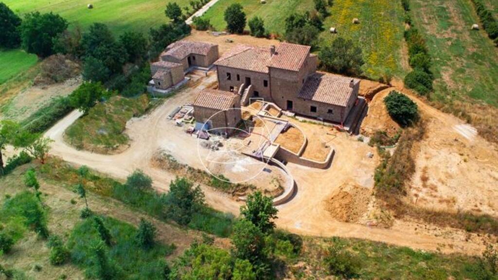 Einfamilienhaus zum Kauf 1.100.000 € 12 Zimmer 740 m² 50.000 m² Grundstück Lucignano